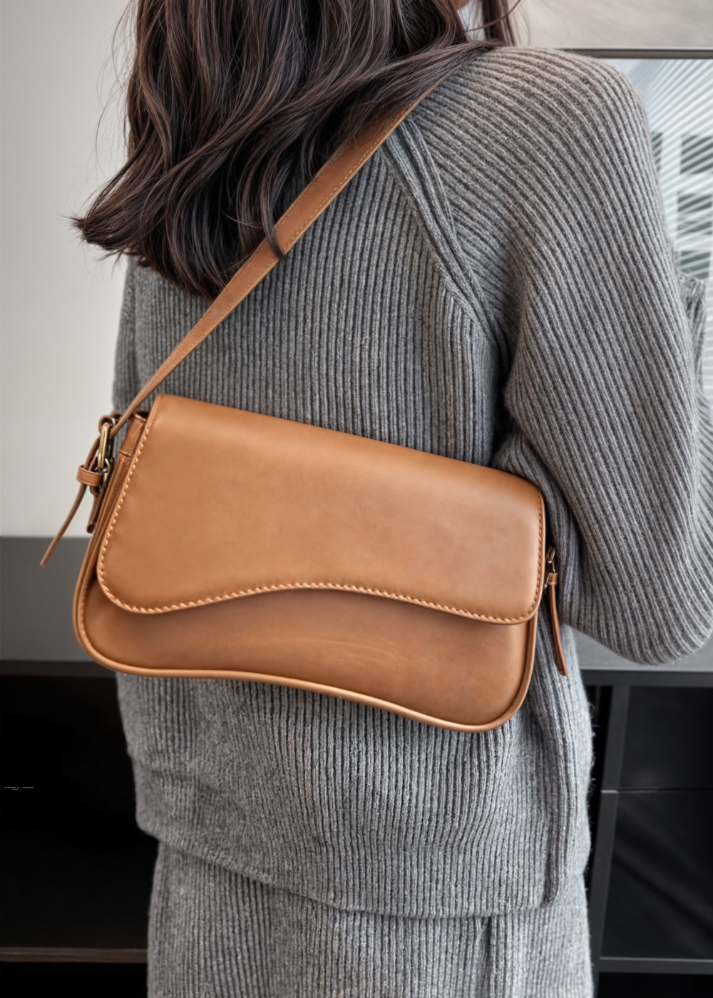 Bianca Essential Crossbody™ – Élégance Minimaliste pour un Quotidien Mains Libres