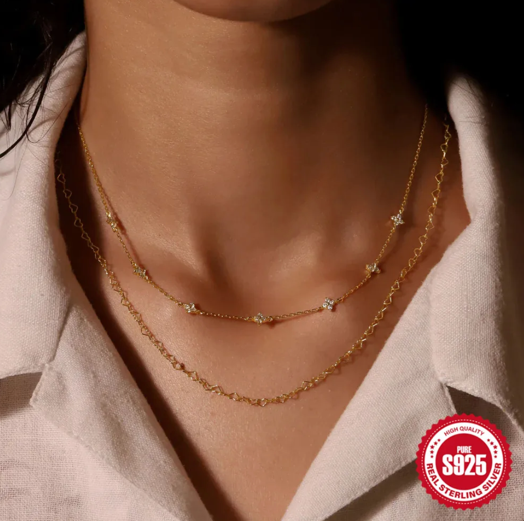 Collier en or 18 carats avec petites pierres de zircon