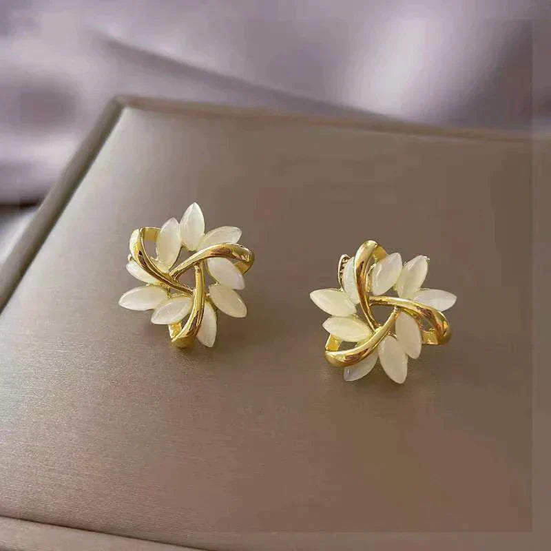 Boucles d'oreilles en opale blanche de luxe en or