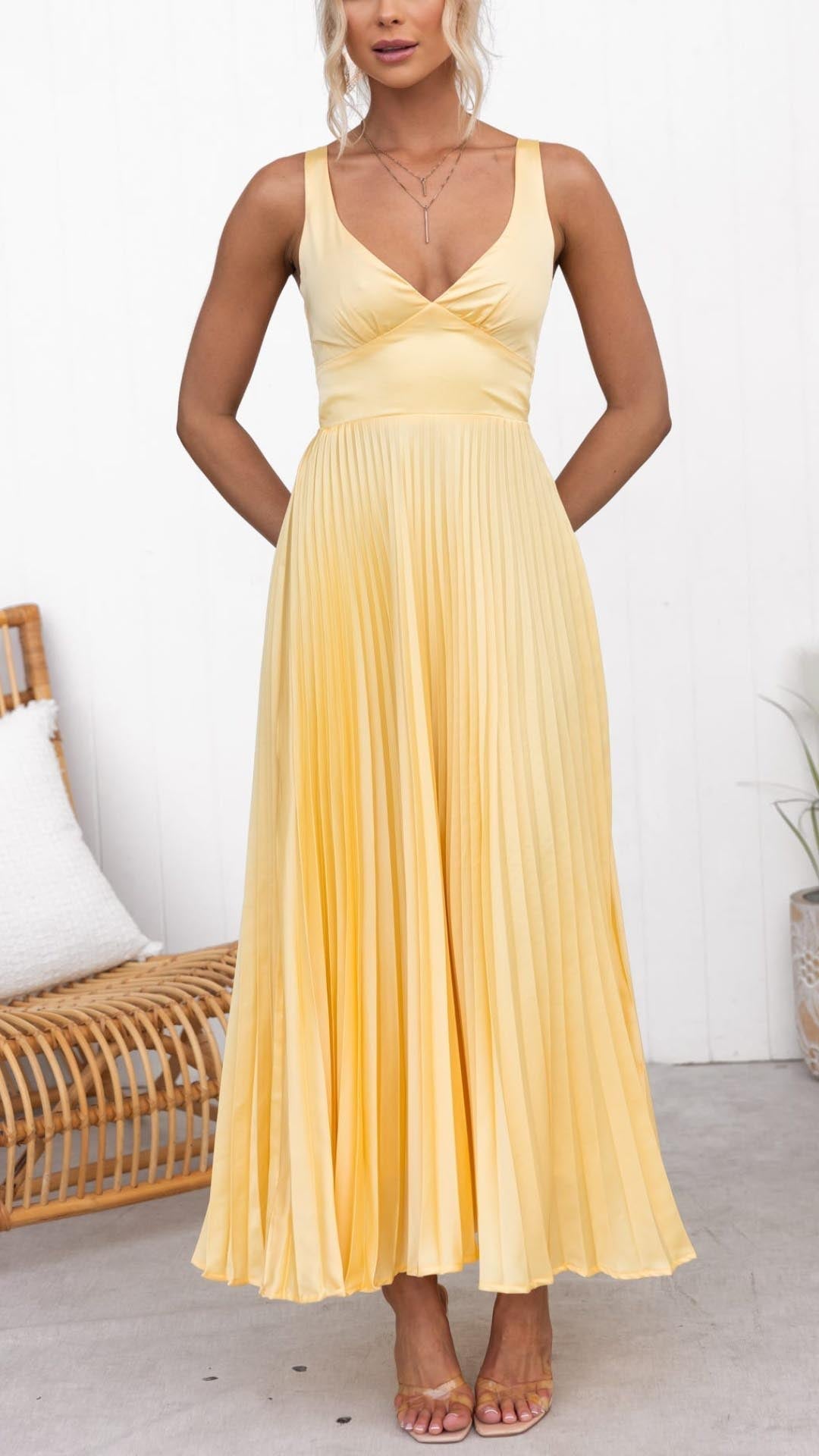 Aby™ – Robe maxi plissée jaune à décolleté en V pour briller avec élégance