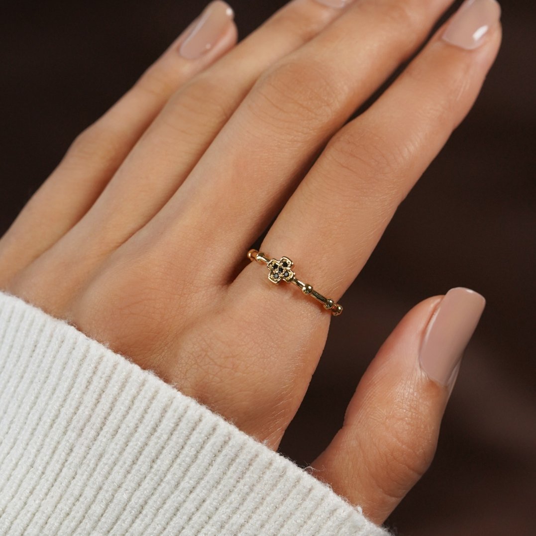 Bague avec croix en cristal