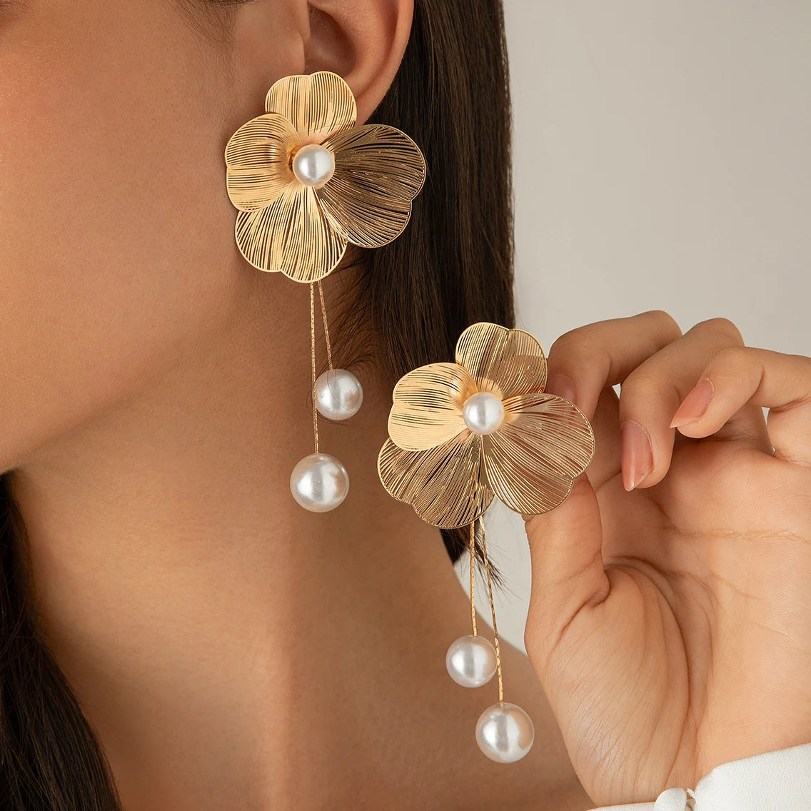 Boucles d'oreilles bohèmes avec perles et pétales