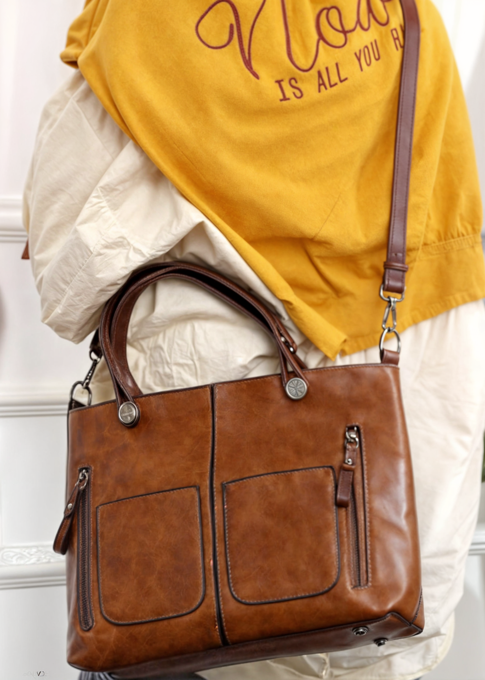 Alexa Signature™ – Élégance Vegan pour un Quotidien Organisé