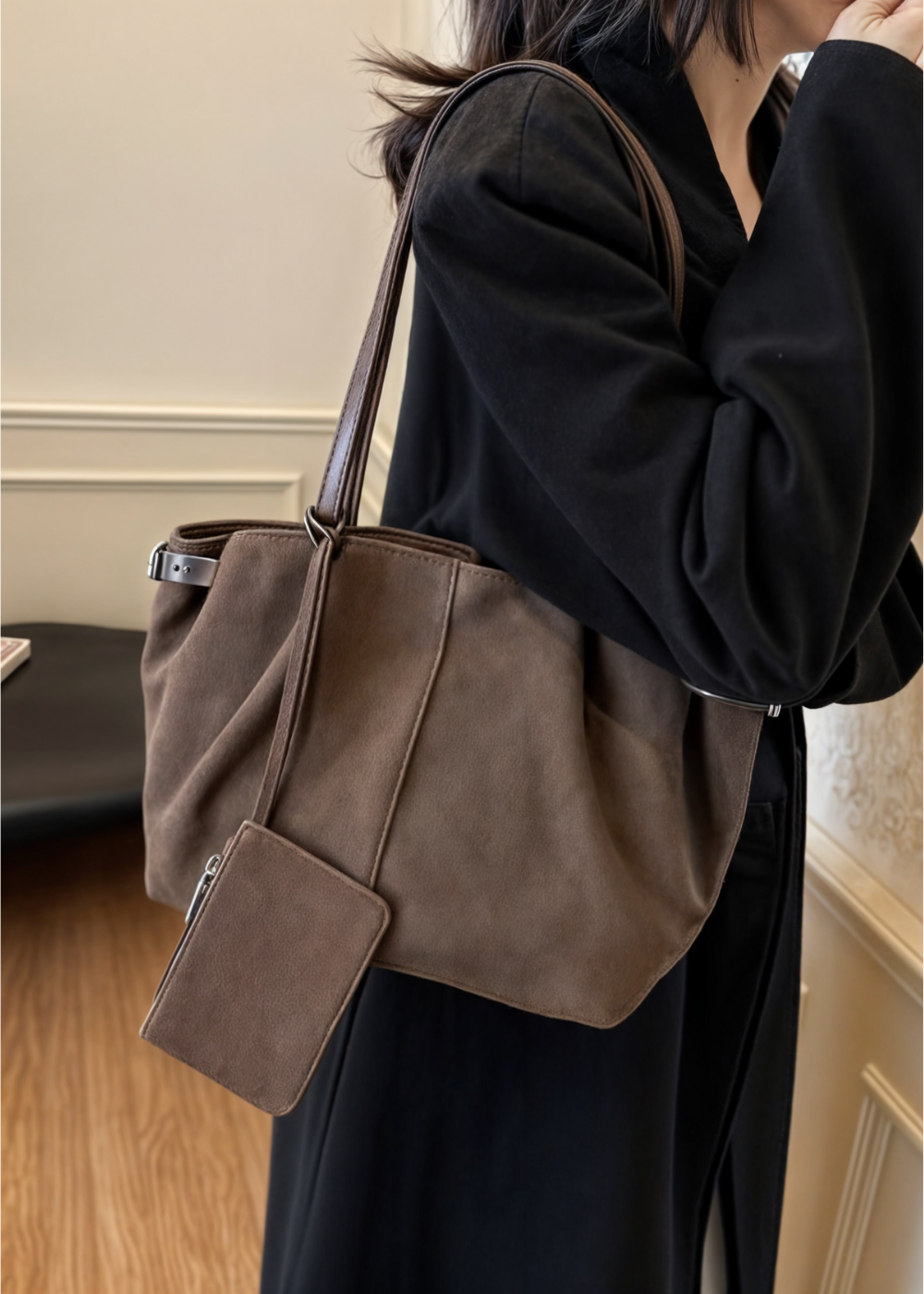 Arden Suede BB™ – Élégance Discrète pour un Style du Matin au Soir