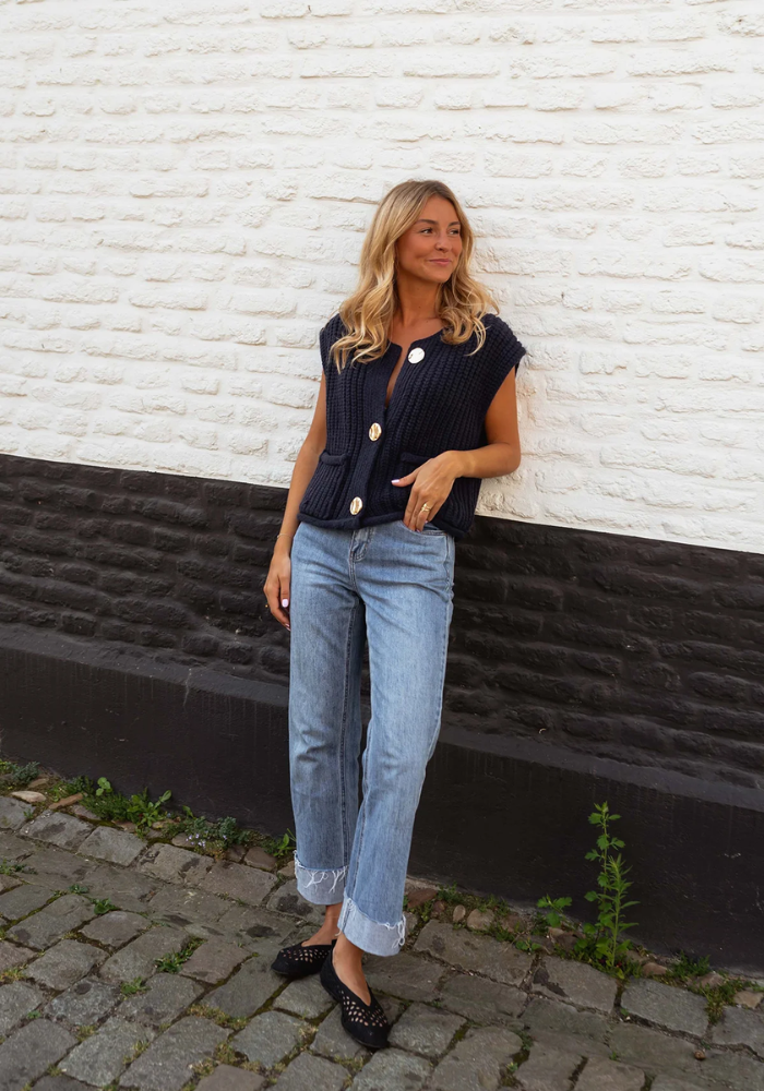 FENJA™ | LE GILET EN MAILLE CHIC POUR UN LAYERING ÉLÉGANT