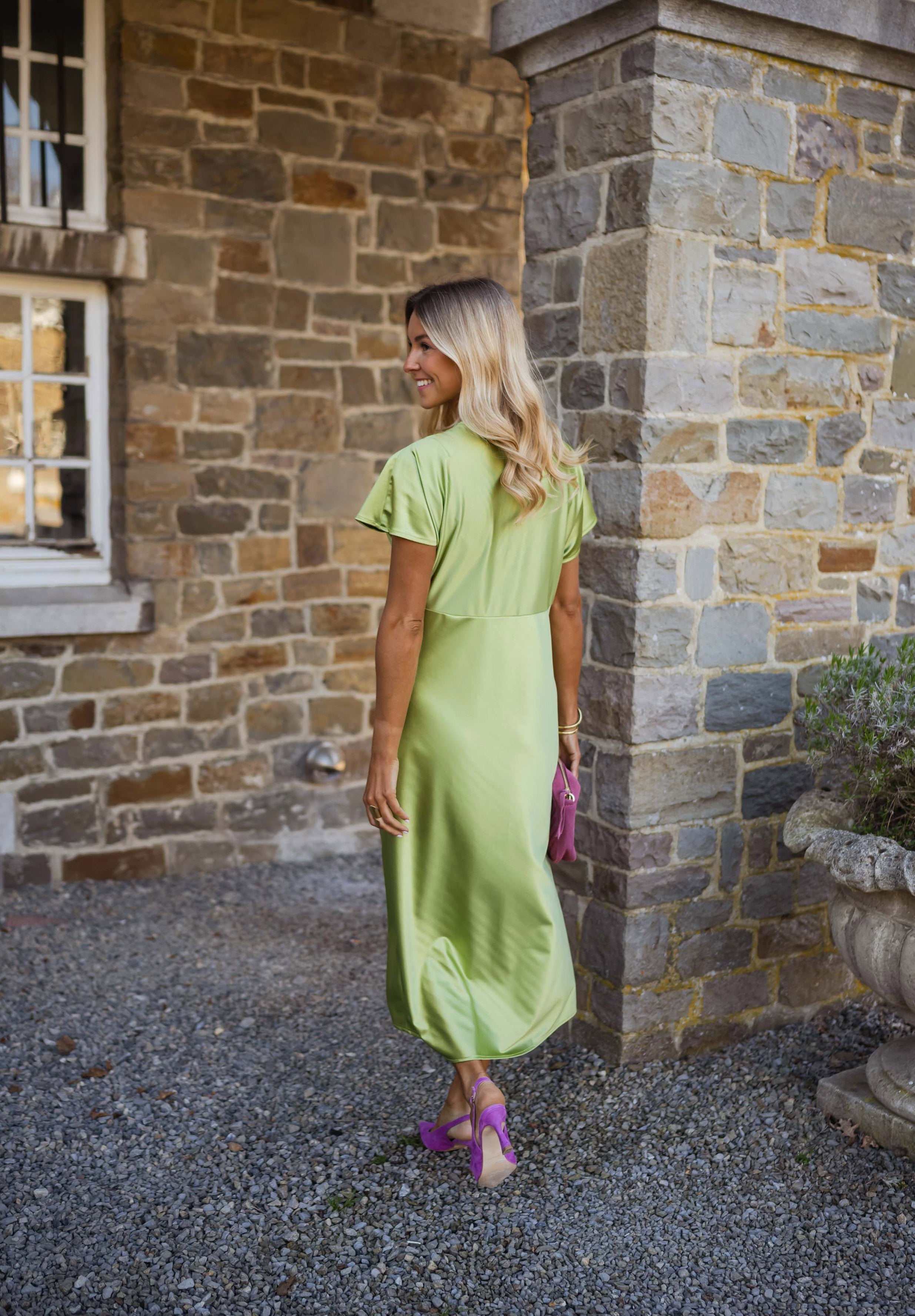 Eleonore™ | La robe en satin avec décolleté en V