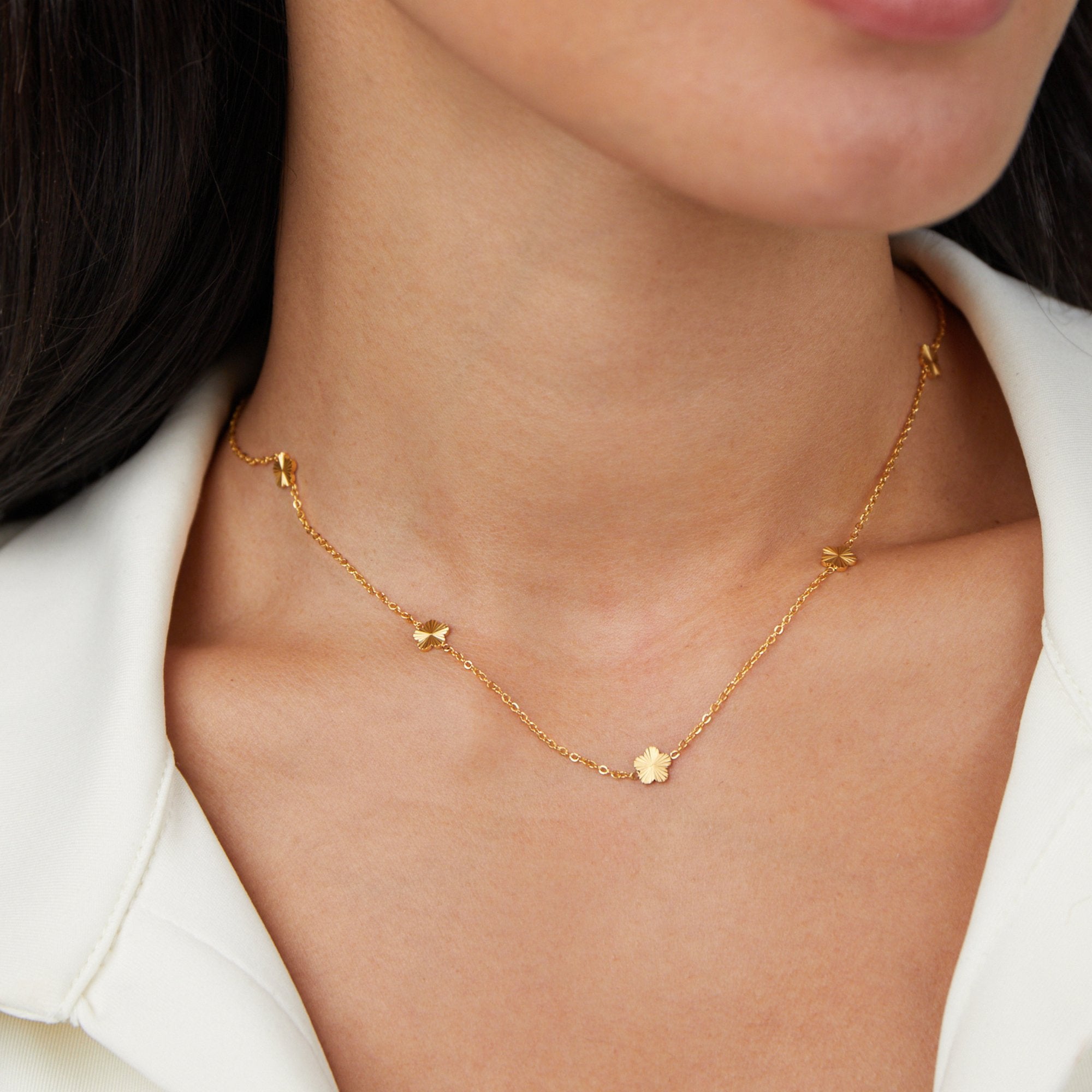 Collier avec des fleurs