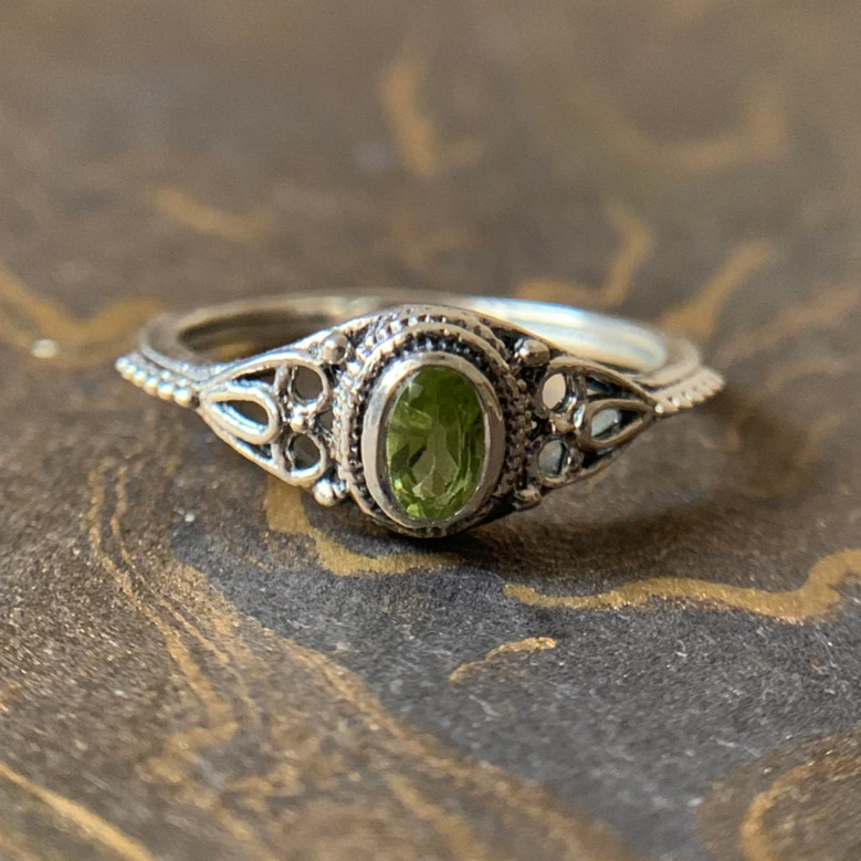 Bague en Argent avec Noyau d'Olive Vintage