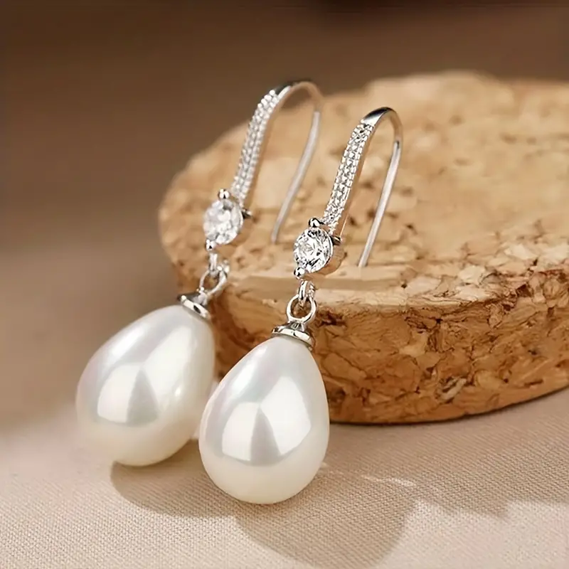 Boucles d'oreilles en perles pendantes avec des perles brillantes
