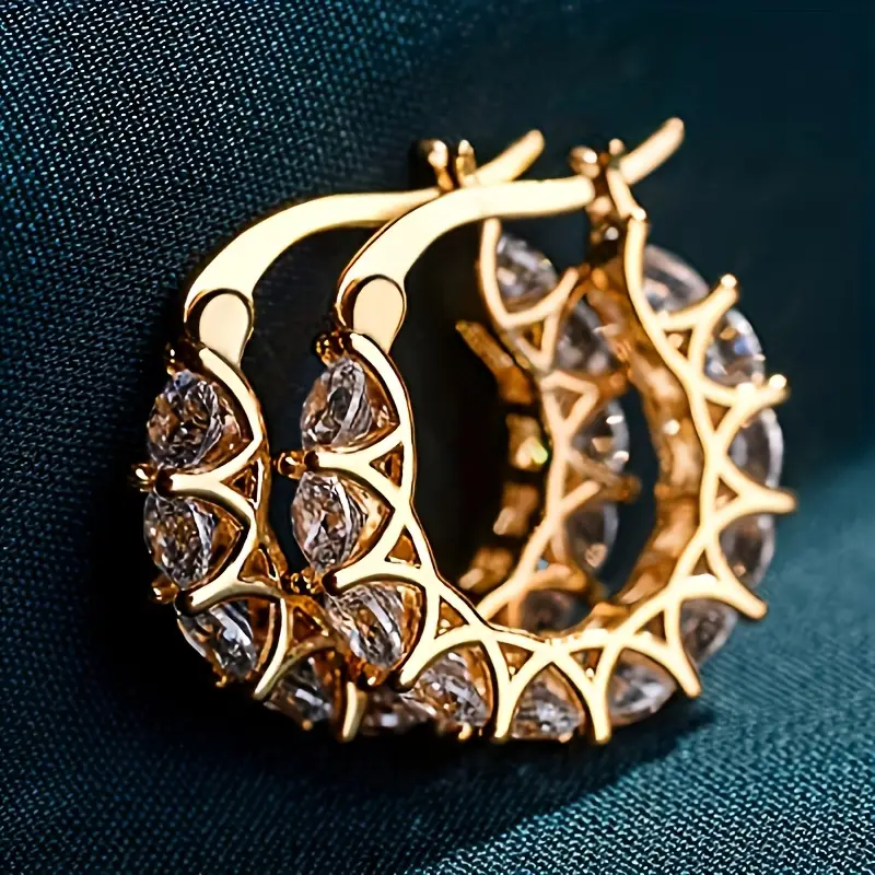 Boucles d'oreilles en forme de cerceau avec épine dorée brillante