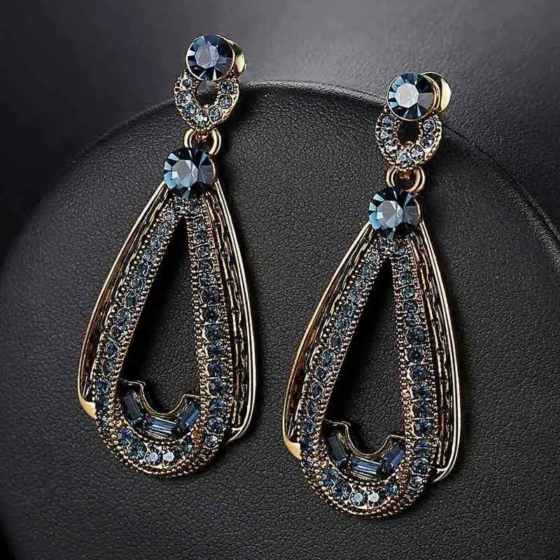 Boucles d'oreilles en zircon bleu foncé